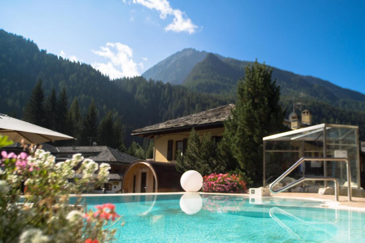 Hotel Relais Des Glaciers - Adults Only Champoluc Bagian luar foto